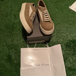 Rick Owens Men's Tan and White Sneakers